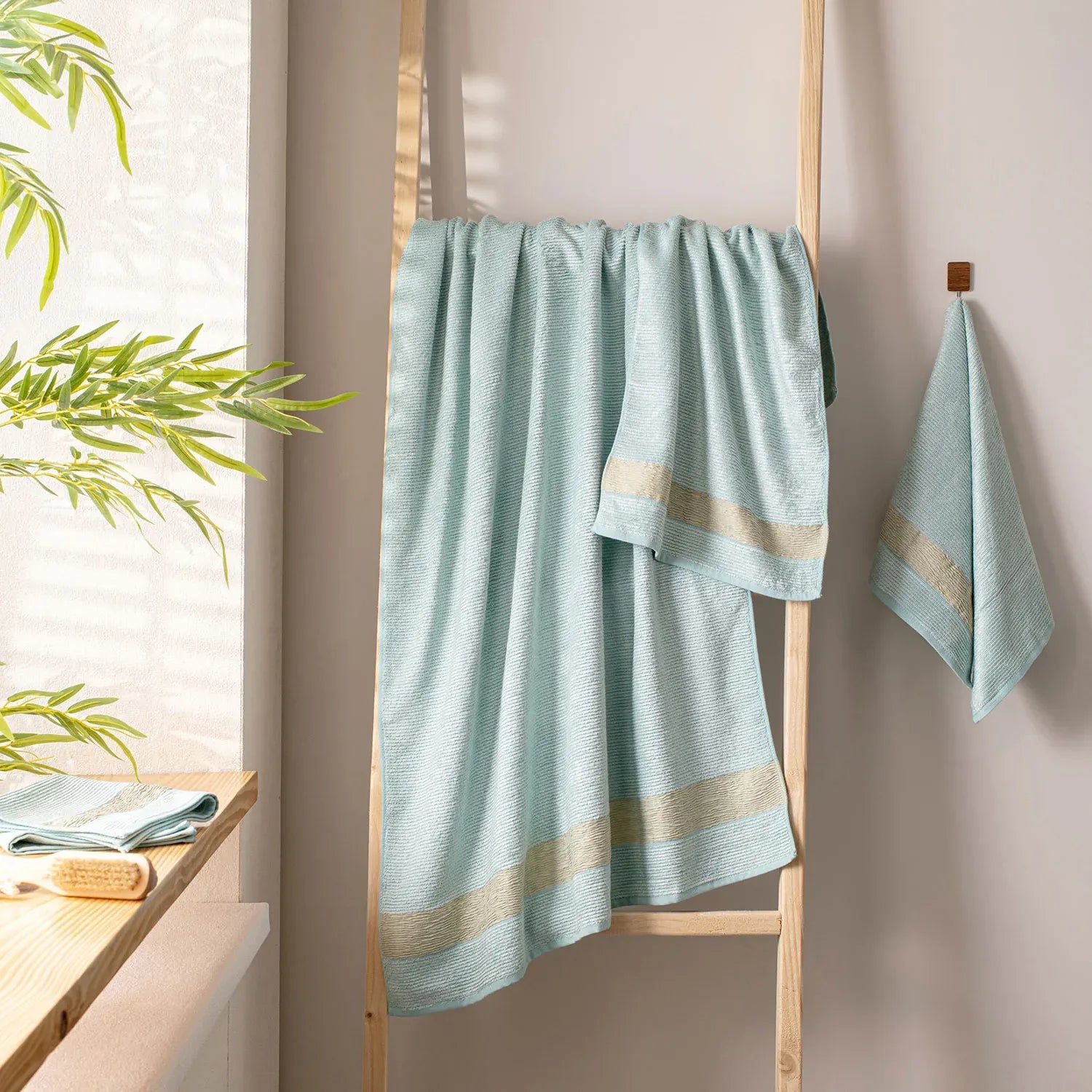 The Bamboo Bath Towel – Lightweight Luxury with Superior Absorbency | Color : Light Blue 01