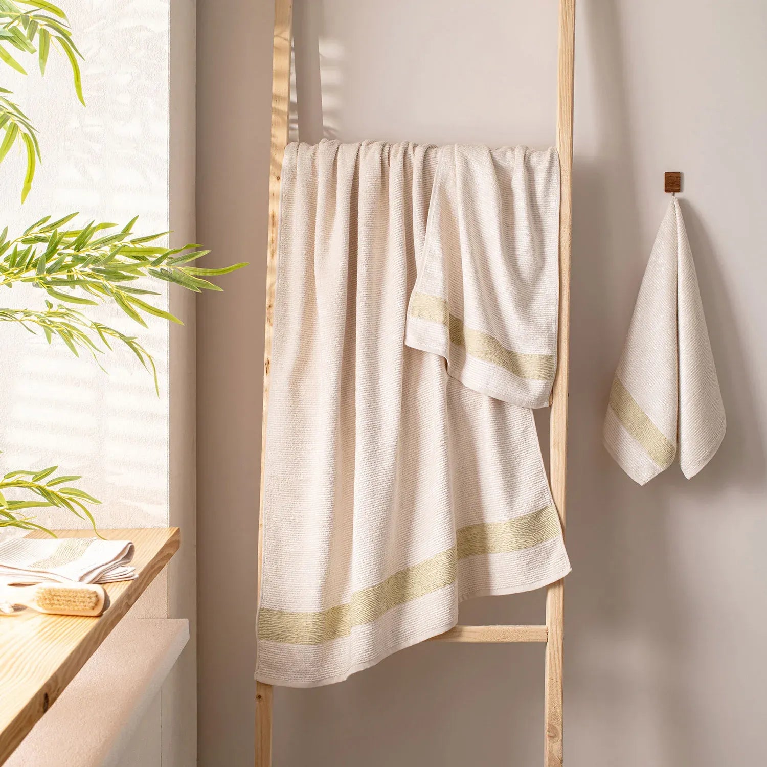 The Bamboo Bath Towel – Lightweight Luxury with Superior Absorbency | Color : Off White 01