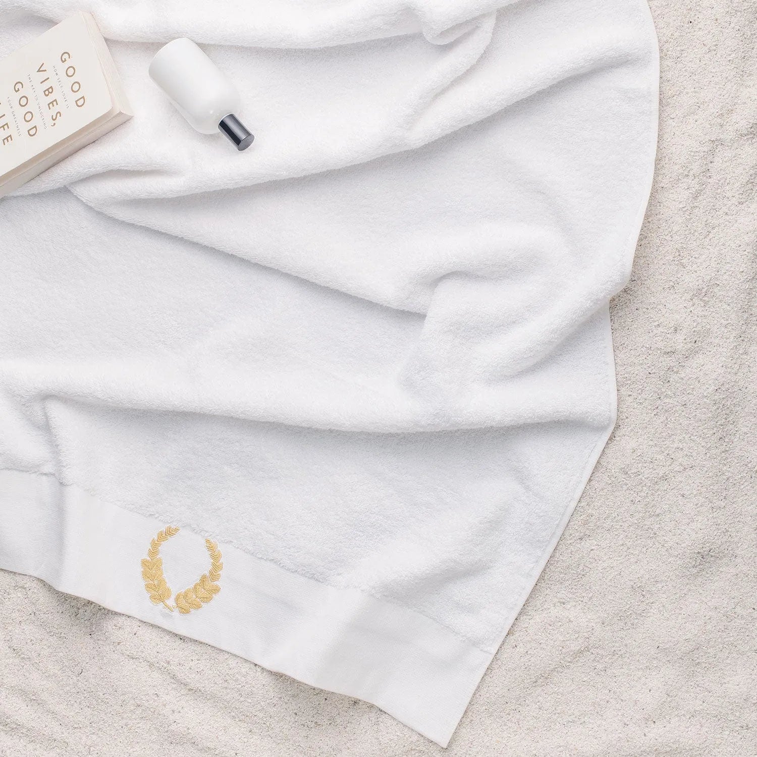 Picasso Towel - Royal Crown Bath | Color : White