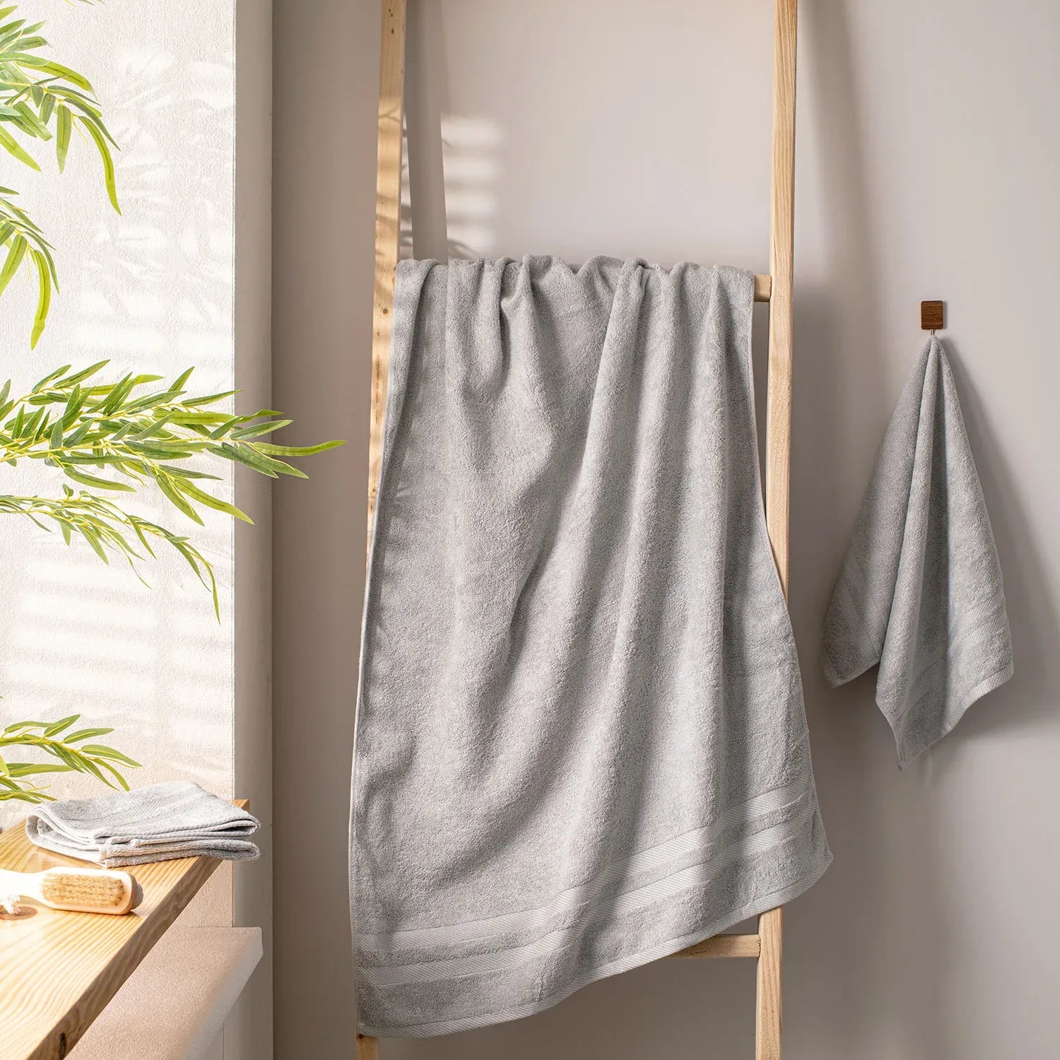 The Bamboo Bath Towel – Lightweight Luxury with Superior Absorbency | Color : Dark Grey 03