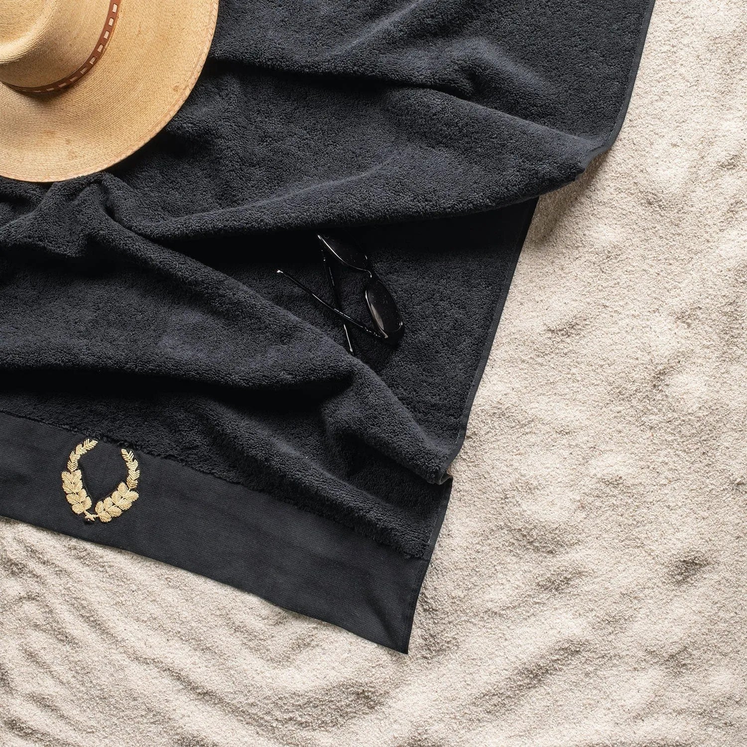 Picasso Towel - Royal Crown Bath | Color : Black