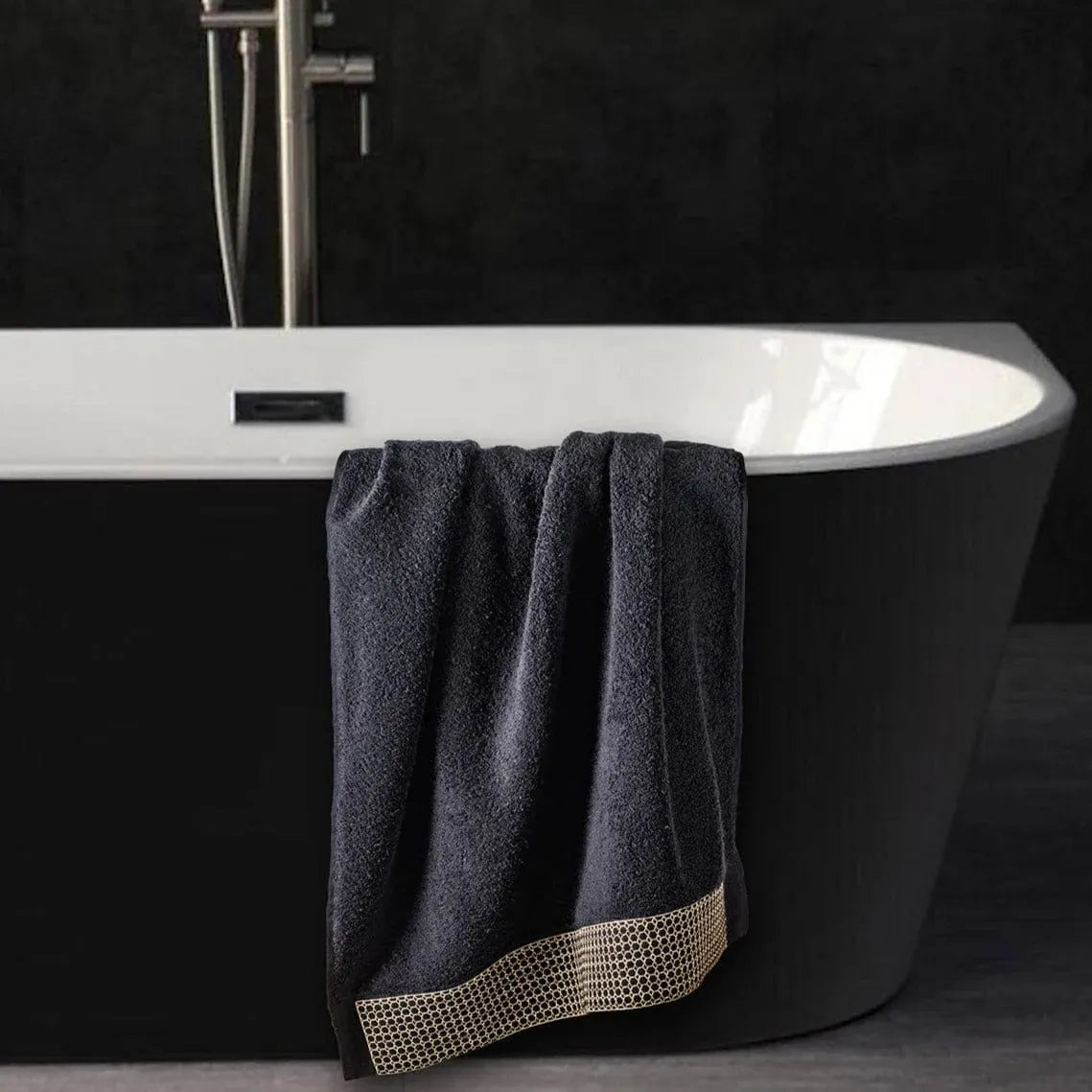 Picasso Towel - Honey Comb Bath | Color : Black