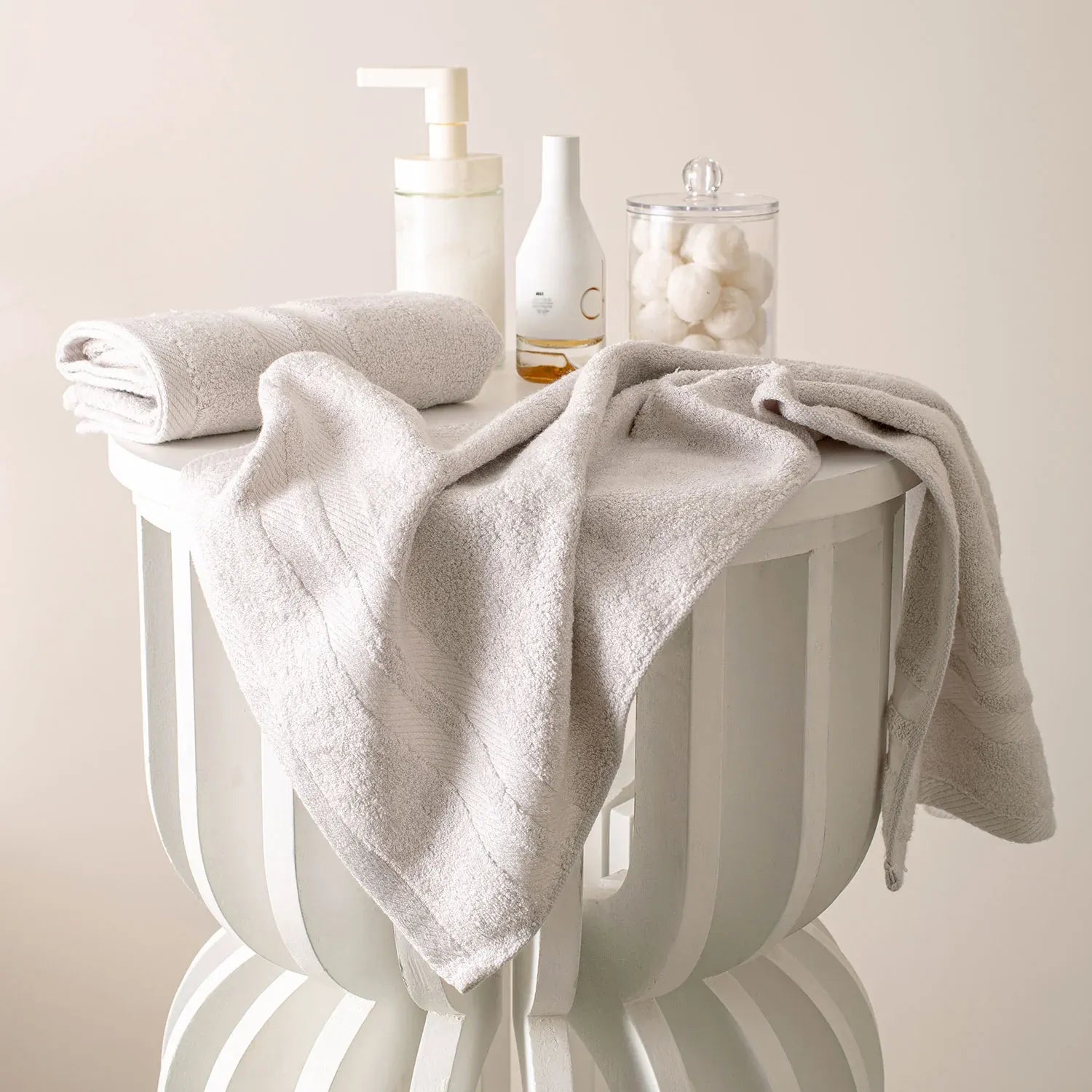 The Bamboo 2 Pcs Hand Towel – Ultra-Absorbent Elegance for Everyday Use| Color : Light Grey 03